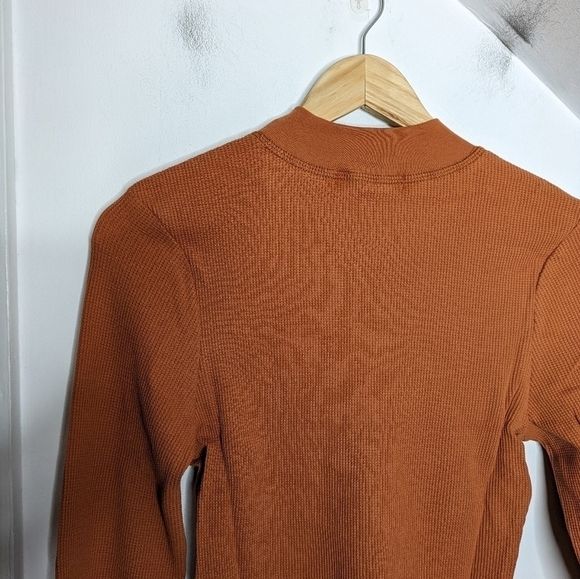 DAYDREAMER Long Sleeve Mock Neck Thermal Tee in Cognac NEW Size L - Picture 3 of 7
